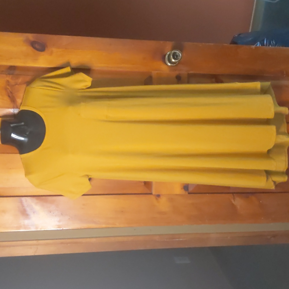 Lula Roe swing dress size S, mustard colour short sleeve front pocket ro…